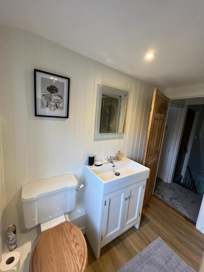 The Cottage, 13 Golden Sq. เทนเทอร์เดน ภายนอก รูปภาพ